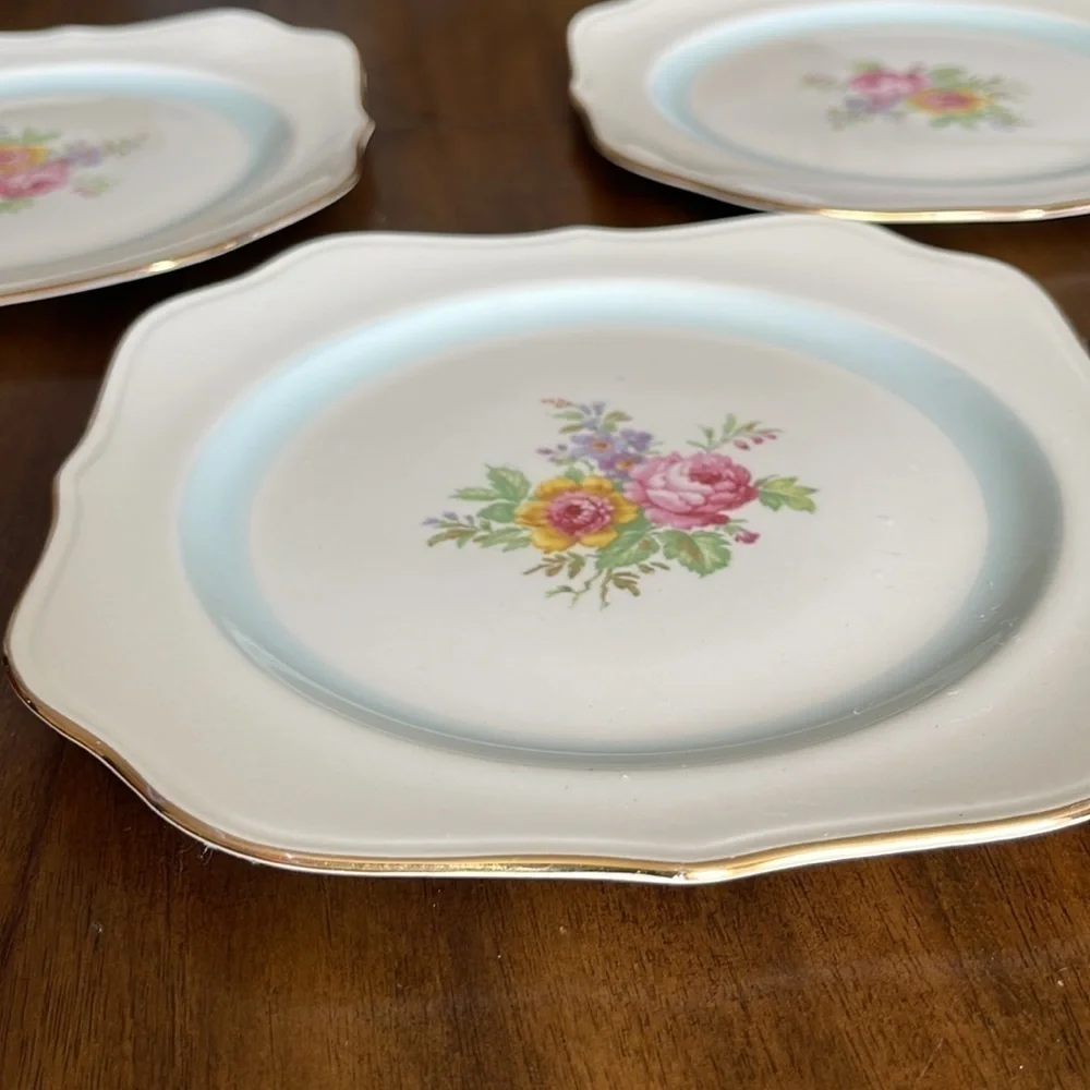 Vintage set Eggshell Nautilus 8” Square salad Plates Floral Bouquet Gold Trim.